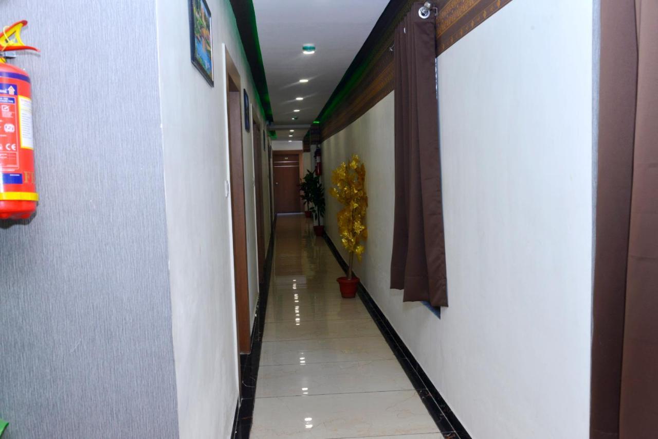 גנדהינאגר Hotel Asopalav מראה חיצוני תמונה