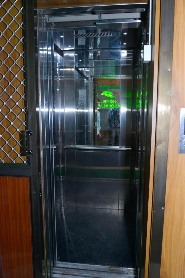 גנדהינאגר Hotel Asopalav מראה חיצוני תמונה
